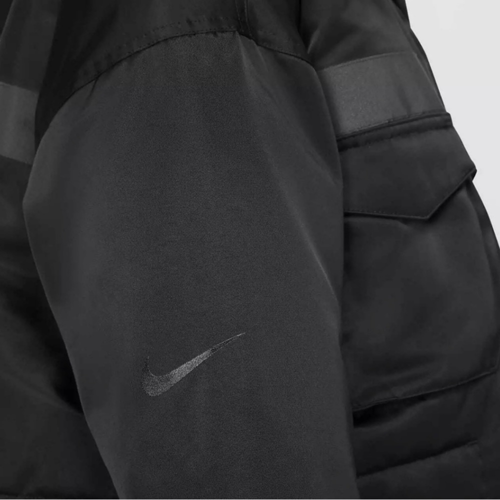 Nike Women's Black Tech City Parka Oversized - Picture 6 of 6
